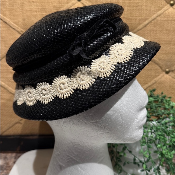Vintage Black and Cream Hat - Picture 2 of 8